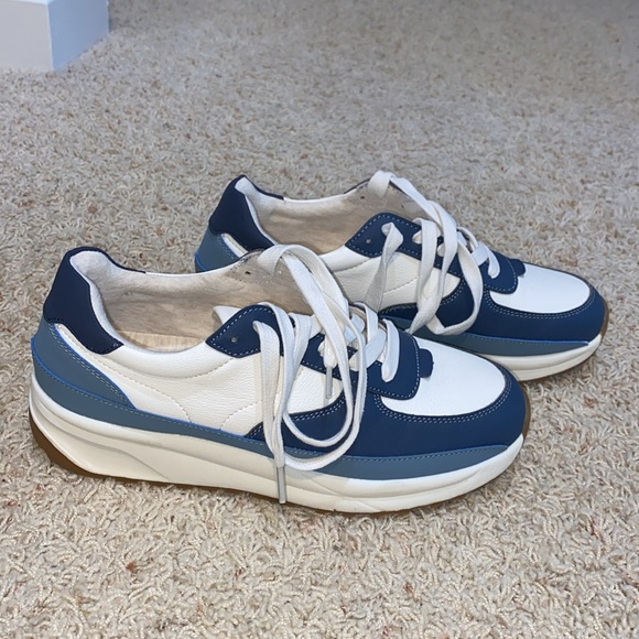 Cushionaire Score Sneakers - Picture 3 of 9